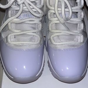 Jordan 11 Retro Violet Low